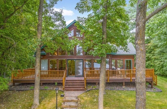Private, family friendly lake home w/sandy beach in Crosslake on Pine Lake