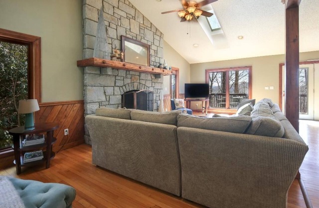 Private Family Mountain Getaway 6mi to Asheville