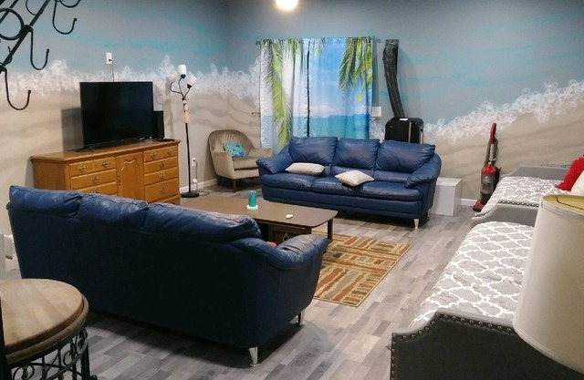 Private family space minutes from the beach!