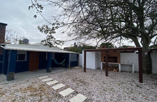 Private fenced house - 3 blocks from the beach near the most popular beaches !!