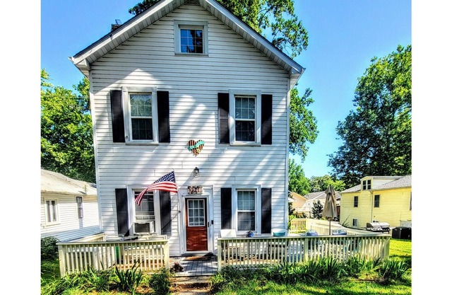 Private First Floor of Duplex Walking Distance to Everything!