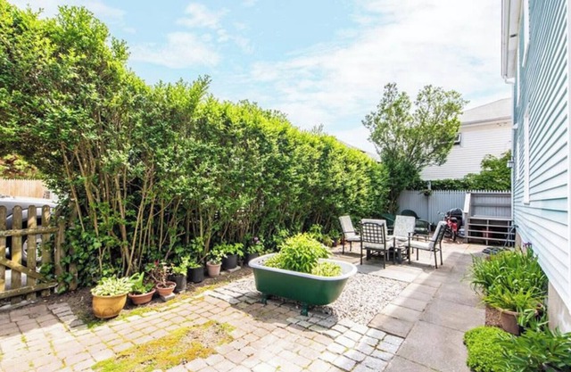Private Gem in Heart of Downtown Newport