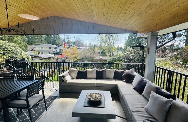 Private, gorgeous, spacious main house and gardens w/hot tub and dream deck