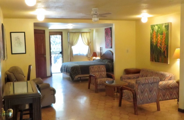 Cosy Inn Apt 2: ubicado en una zona residencial céntrica, en un edificio seguro