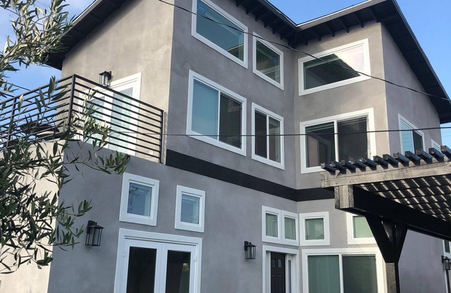 Casa de huéspedes privada · * NUEVO * Pristine 2bed / 2bath w / Yard Near Beaches & LAX