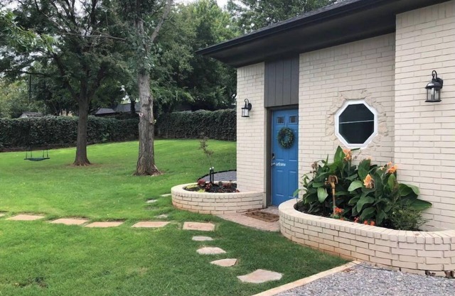 Private Guest House loft in NW OKC