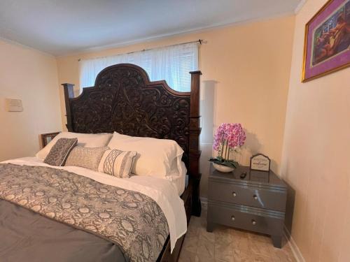 Private Guest Room 5 Min and less from FAMU, FSU, Downtown- TheDollHouse