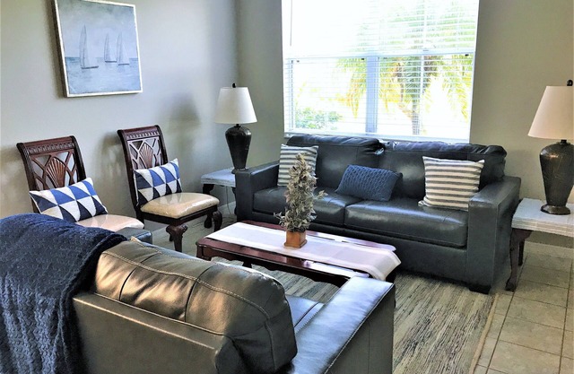 Private Haven - 5 bedroom, 4.5 bath, Free Pool Heat, Free BBQ Grill