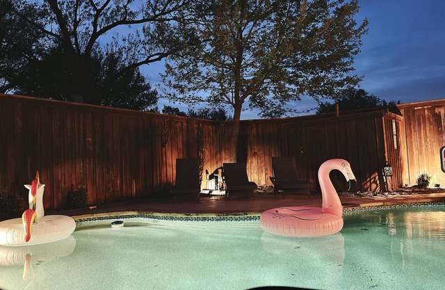 Private Heated Large Pool and Spa, Cornhole, Foosball, Grill, Dart, Games