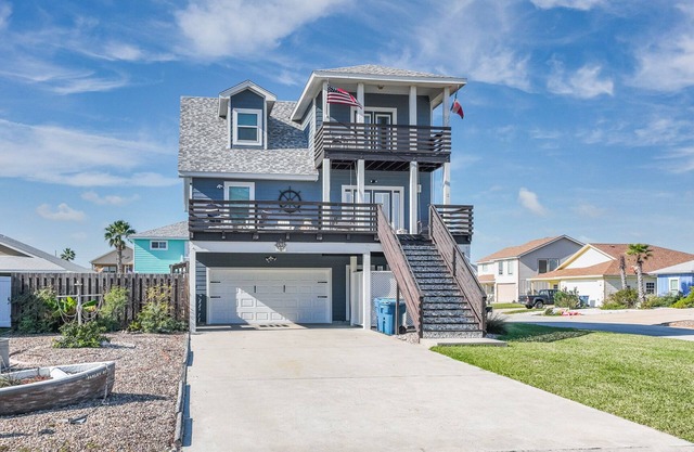 Private heated pool, boat parking, near the beach!