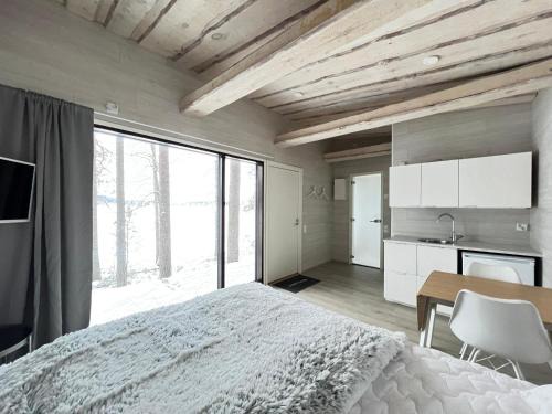Private High Quality Suite by the Lakeside
