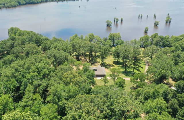 Private Hilltop Home on Caddo Lake