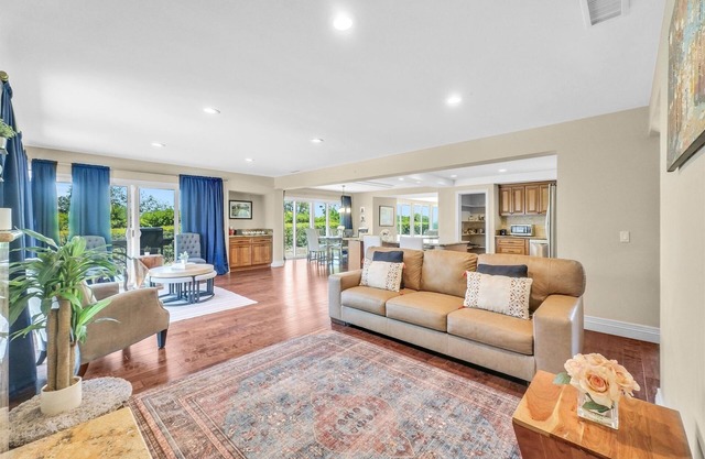 Private Hilltop Retreat · 180° City Light Views