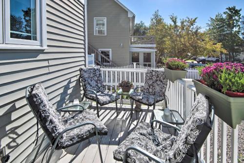 Private Home and Yard Walk to Long Sands Beach