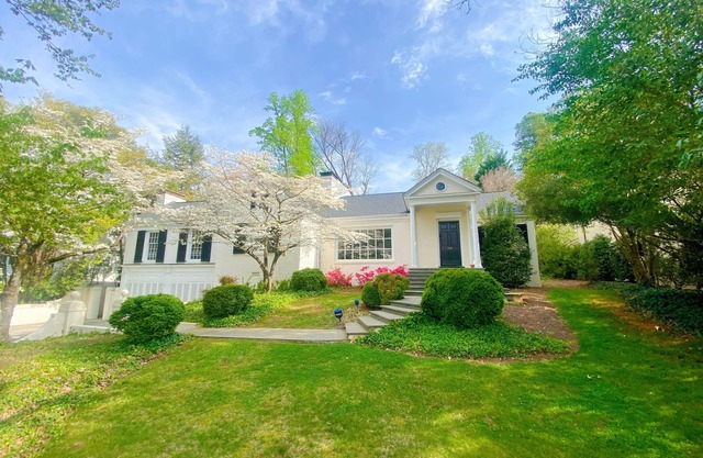 Private Home for Rent in Irving Park - Golf Course Views