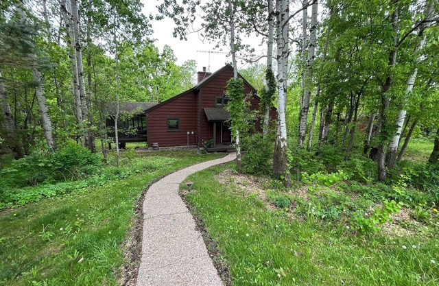 Private Home~Relax at Your Getaway Among the Trees!