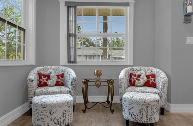 Private home with heated pool & hot tub close to beaches ,parks , and shopping