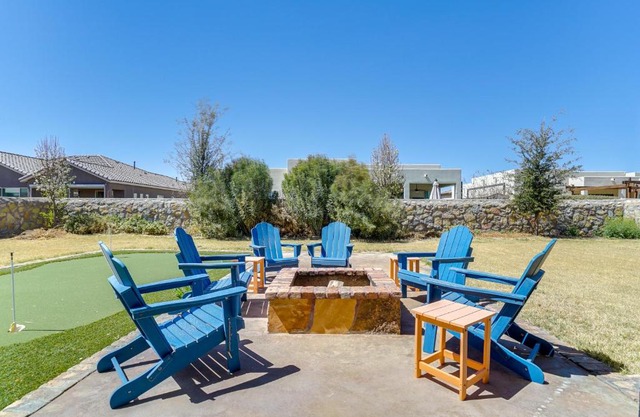 Private Hot Tub and Putting Green El Paso Getaway!