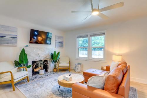 Private Hot Tub and Fenced Yard Sleek Gulfport Home