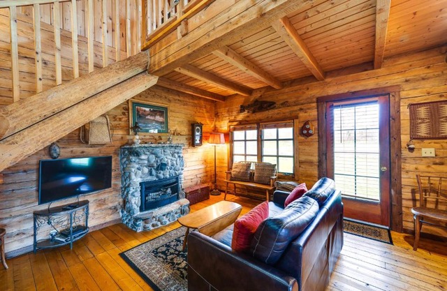 Private Hot Tub Blue Sky Cabin in Sequim