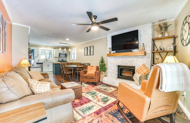 Private Hot Tub & Deck: Gaylord Family Home!