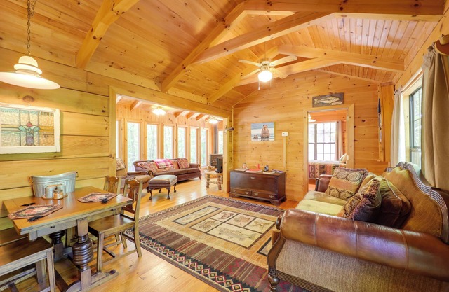 Hot Tub & Deck: Secluded Marion Cabin