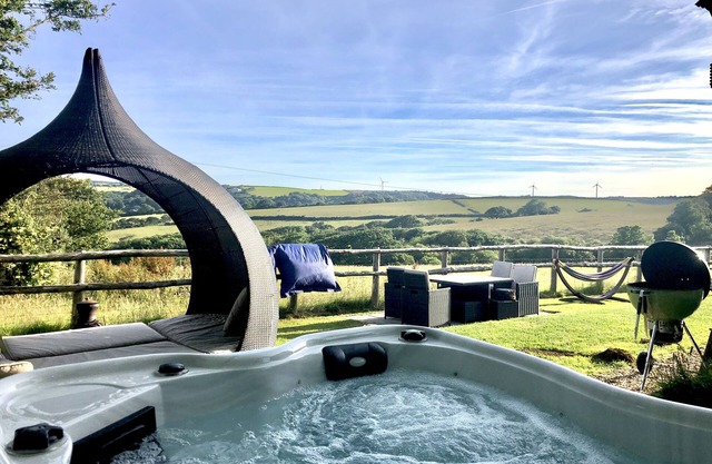 Jacuzzi privado, calefacción por suelo radiante, estufa de leña, vistas rurales