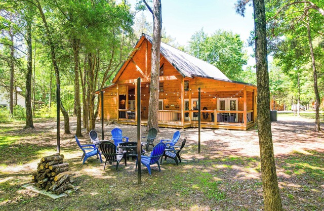 Private Hot Tub: Luxe Cabin in Broken Bow!