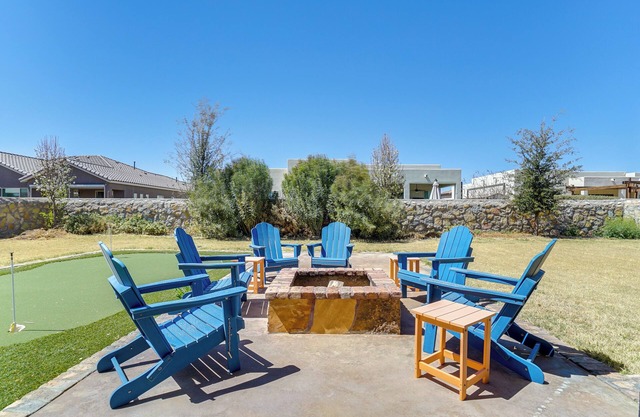 Private Hot Tub + Putting Green: El Paso Getaway!