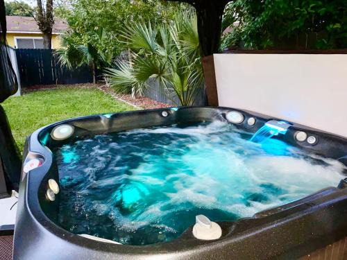 Private Hot Tub - Walk to Pearl - Pet Friendly 3BR