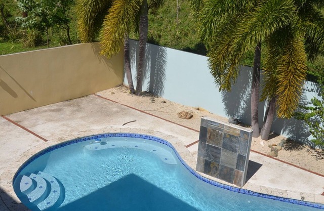 Casa cerrada con piscina privada en PR3 por Ocean-5 minutos a pie de la playa
