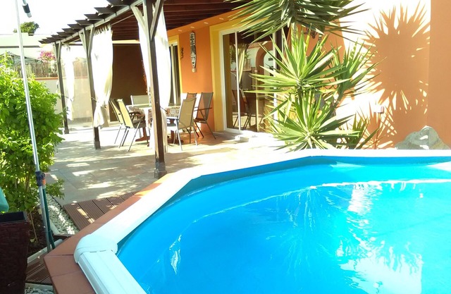 Villa de estilo rústico en una ubicación céntrica y tranquila, conexión Wi-Fi gratuita.