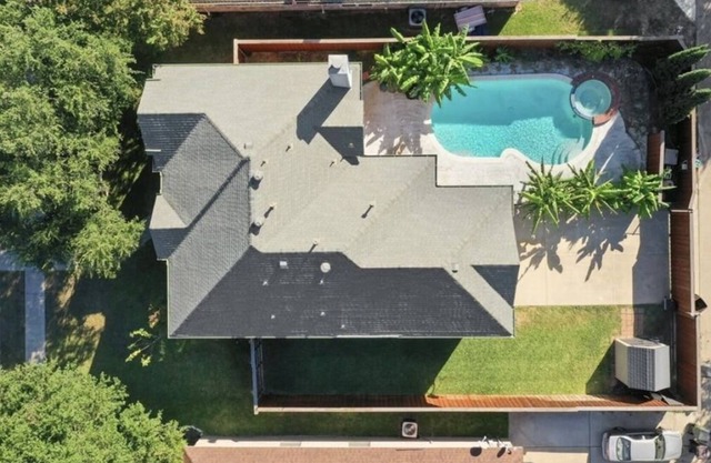 Private House in Plano with Pool