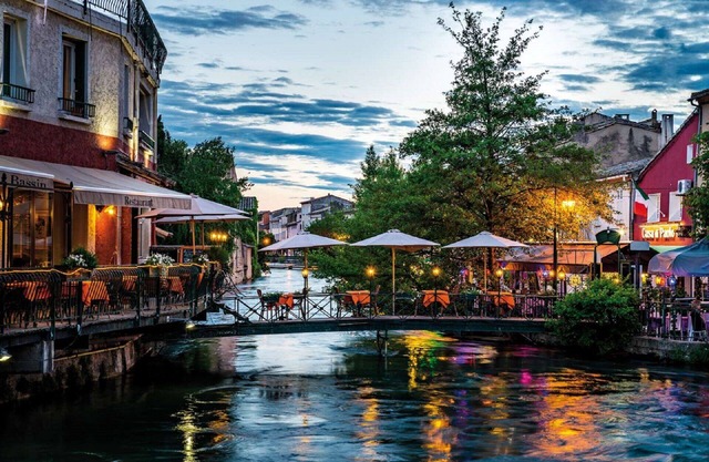 casa privada en una sola planta con jardín y piscina privada 2200m²