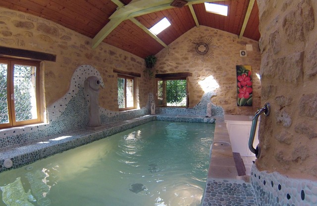 Spa interior privado. Casa restaurada del s. XVIII. Nuevo listado.