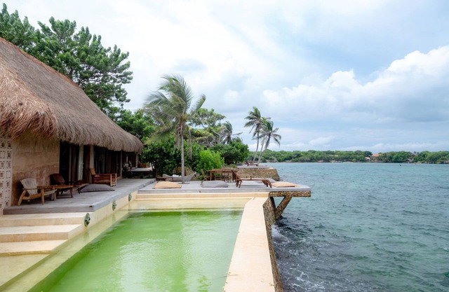 Private Island Luxury: Infinity Pool & Spacious Living in Rosario Islands