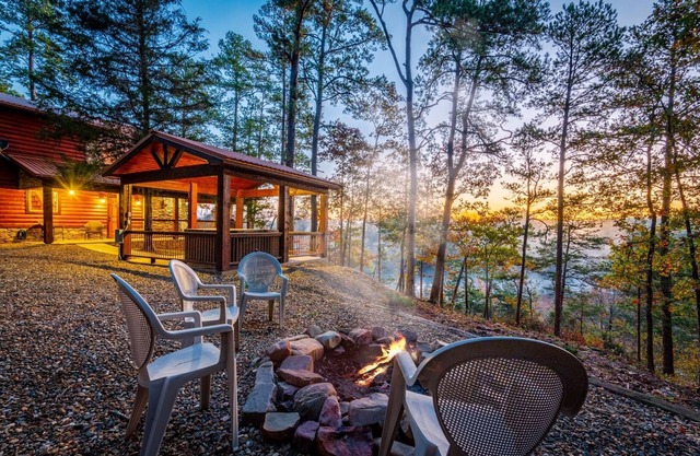 *Private Island*w/ free kayaks, hot tub and VIEWS!