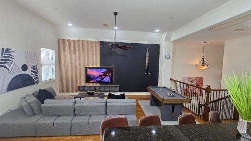 Private Jacuzzi Galleria Escape Sleeps 7