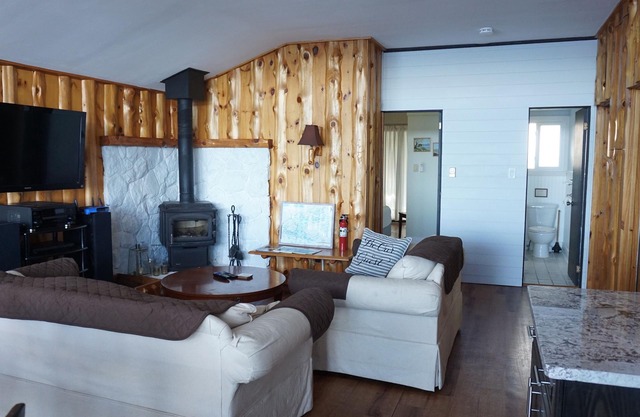 Private Kawartha cottage w/ spectacular views