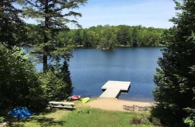 Private kid-friendly lakefront cottage with a beach. Perfect for families!