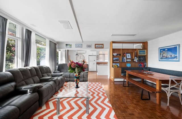 Private king guest suite w/ free parking