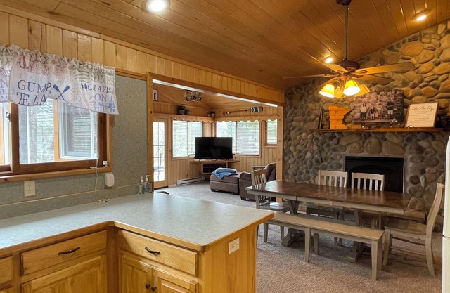 Private Lake front cabin on Webb Lake!