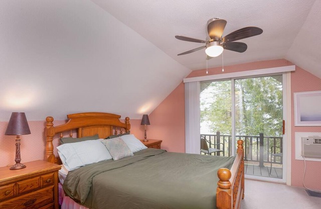 Private Lakefront Cottage on Rush Lake