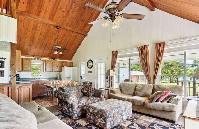 Private Lakefront Escape: Covered Patio, Fire Pit!