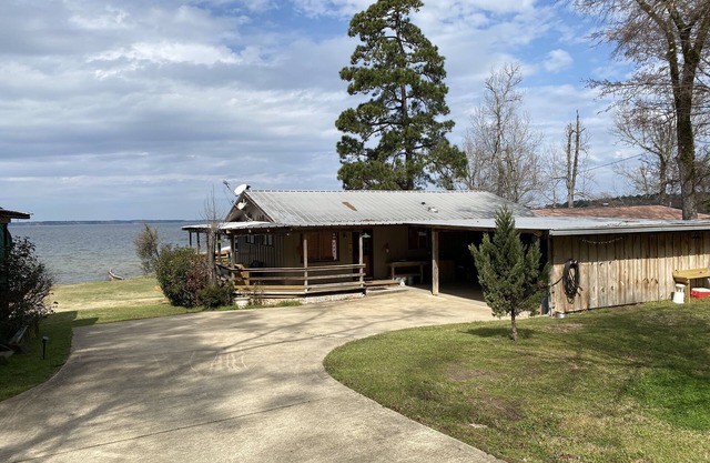 Private lakefront home with amazing views!