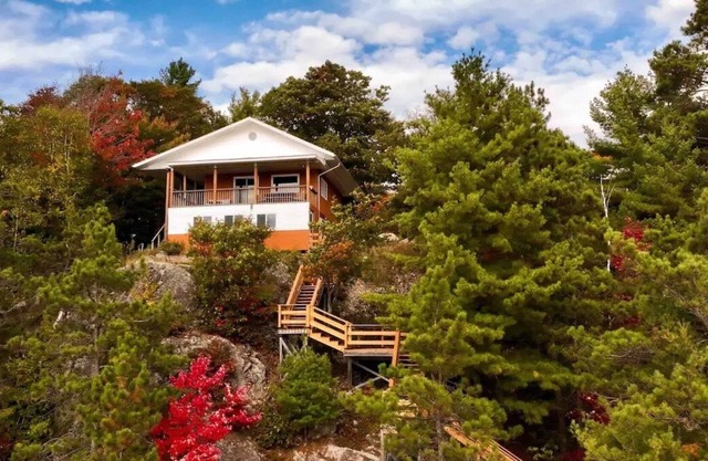 Private Lakefront Retreat on 4 Acres - Pet & Family Friendly