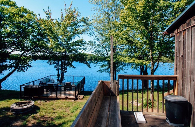 Private Lakeside Cottage