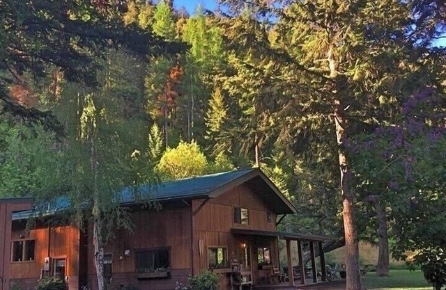 Lodge privado. Parque como terrenos. A 15 minutos del centro.