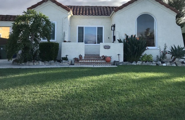 Private Los Angeles Spanish Bungalow minutes from SOFI Stadium, Forum, and LAX