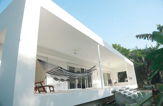 Tu Oasis privado en la lujosa y moderna villa frente al mar y Isla de Cabuya.